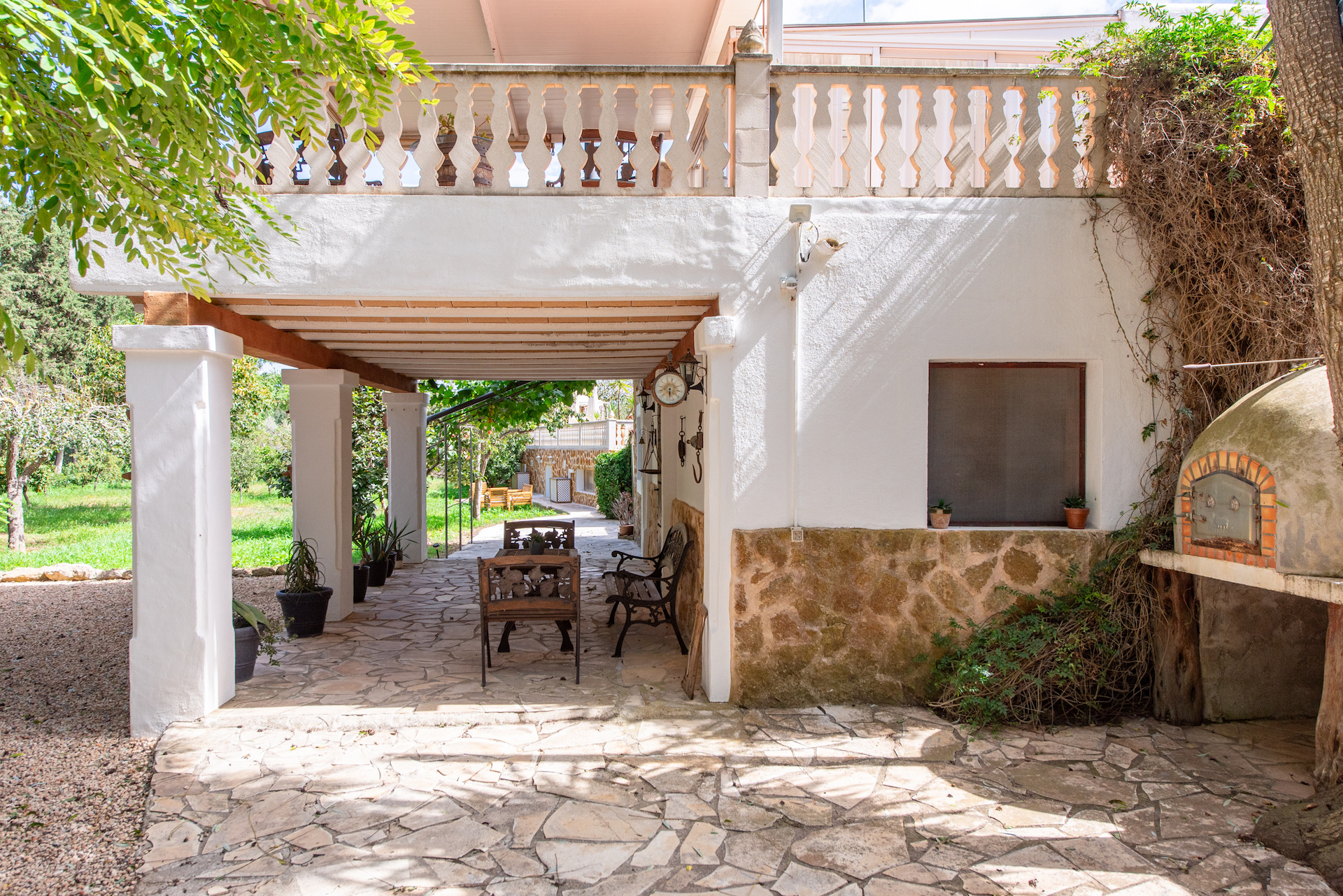 Resa Estates vastgoed te koop Ibiza Geraldine finca san lorenzo noorden side exterior 3.jpg